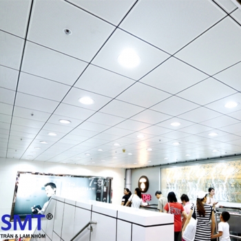 tran nhom lay in t black